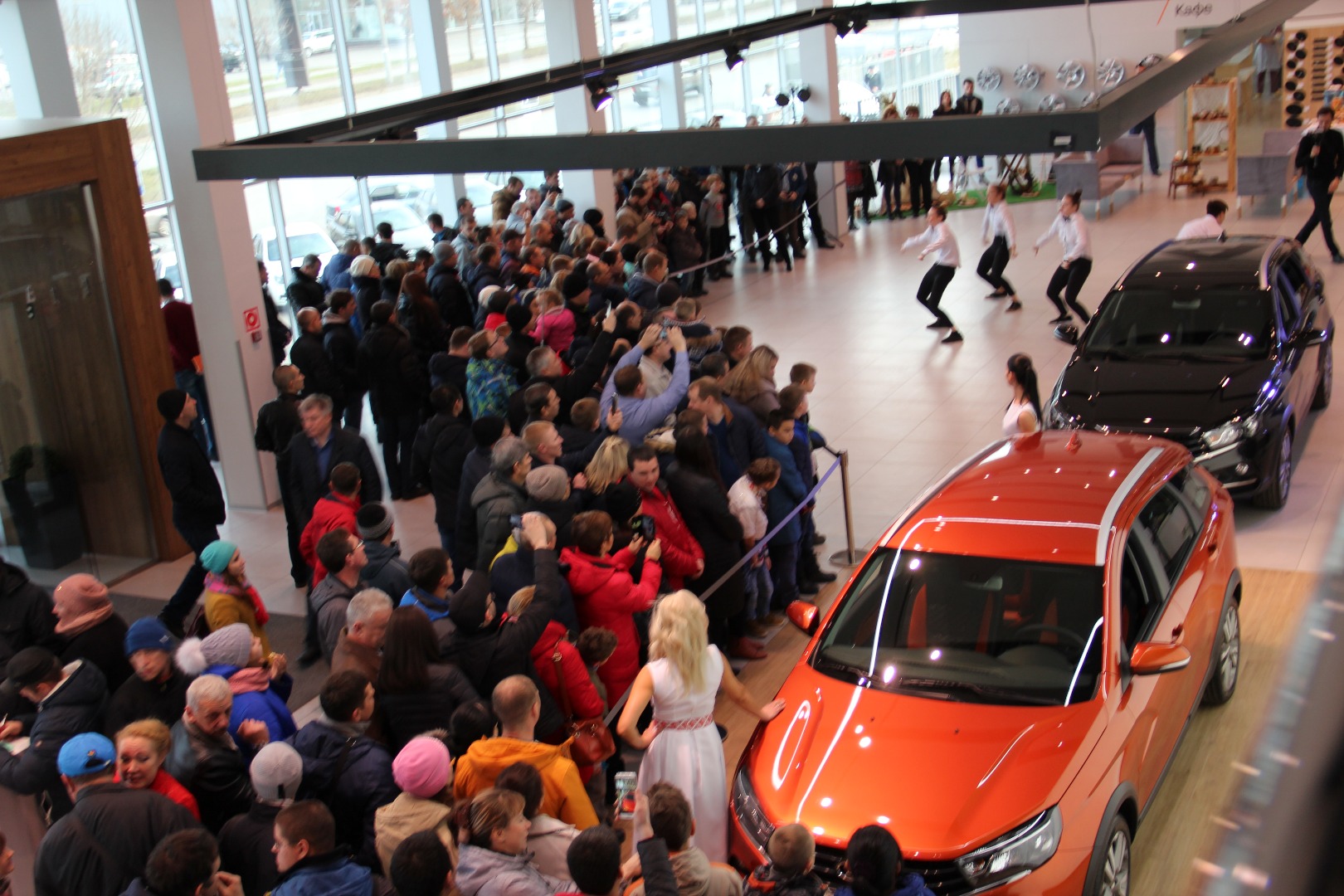 4 ноября 2017 г. в ДЦ ''Иж-Лада'' состоялась презентация LADA Vesta SW Cross