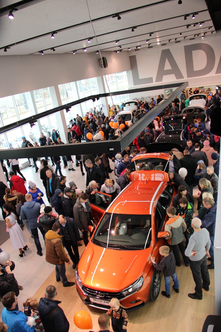 4 ноября 2017 г. в ДЦ ''Иж-Лада'' состоялась презентация LADA Vesta SW Cross