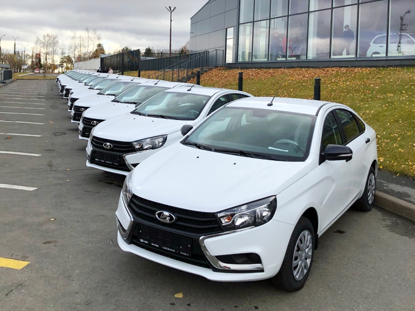 30 автомобилей для врачей